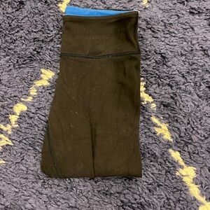 Lululemon Black Reversible Leggings Size 4 cropped